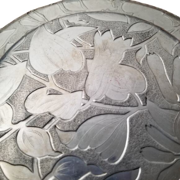 Vintage Round Hammered Aluminum Floral Shallow Serving Tray Dish Pinched Edges - Picture 7 of 7